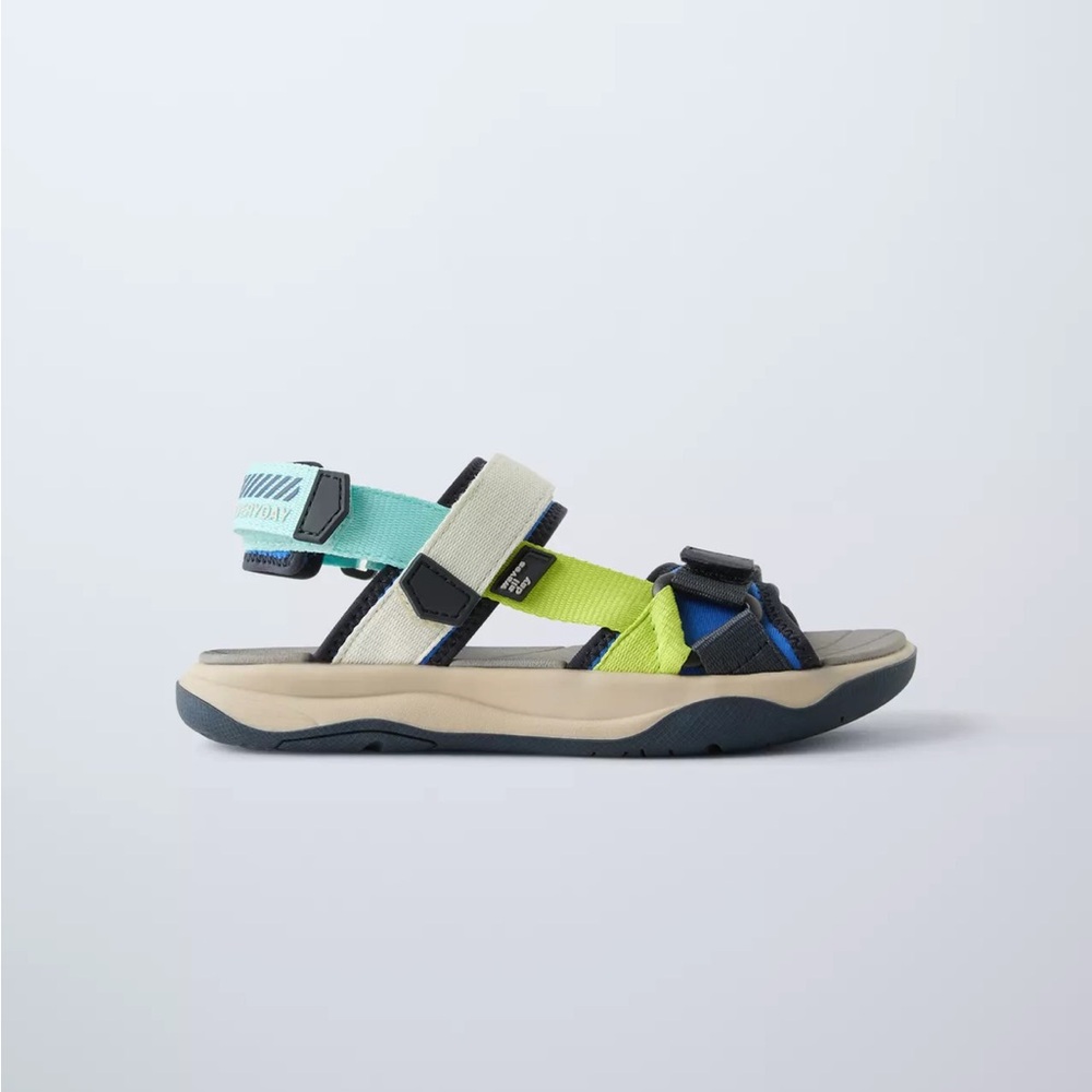 Zara TECHNICAL SANDALS WITH STRAPS. Size 2, boys